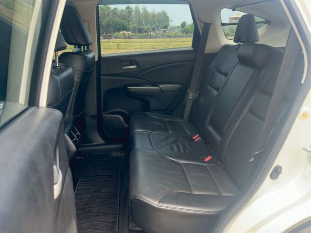 CRV VTI-S 2.4 換檔撥片 衛星導航 倒車影像 雙區獨立恆溫 定速 循跡防滑  第9張相片