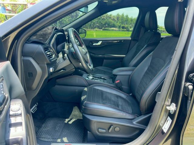 22年 KUGA ST-Line X版  ACC 車道置中 HUD 全景 電尾 環景 盲點  AWD 電子後視鏡  第9張相片