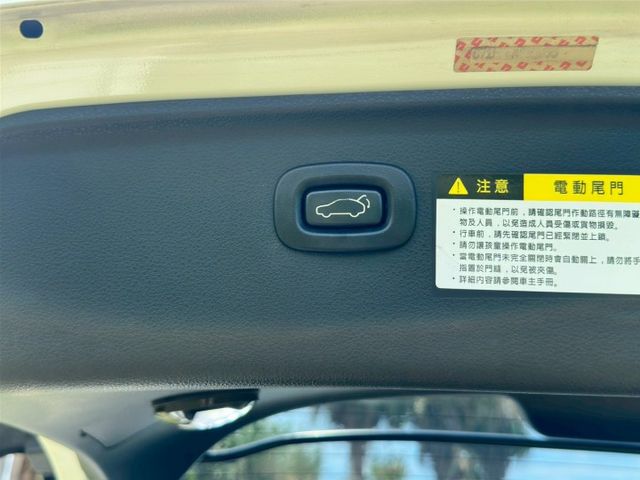 16年 U6 1.8 ECO 魅力型 I-KEY 天窗 導航 換檔快撥 360環景  第19張相片