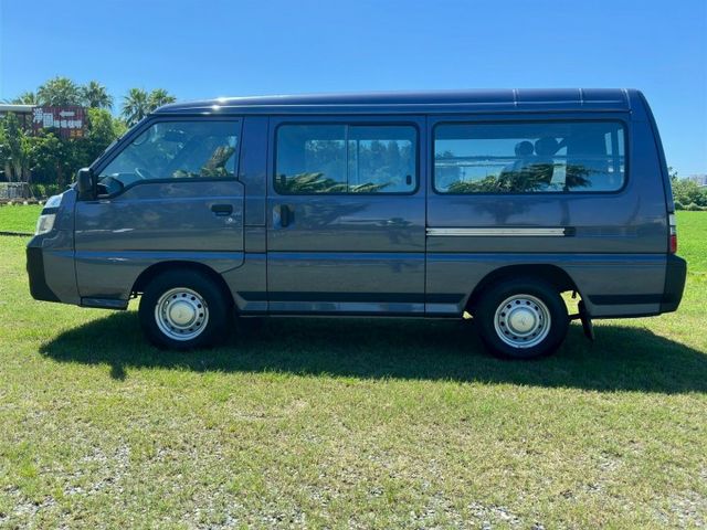 8人座廂型車 /巡跡防滑/倒車雷達/前霧燈/雙安全氣囊  第4張相片