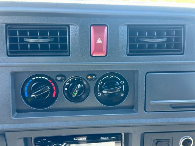 8人座廂型車 /巡跡防滑/倒車雷達/前霧燈/雙安全氣囊  第13張相片