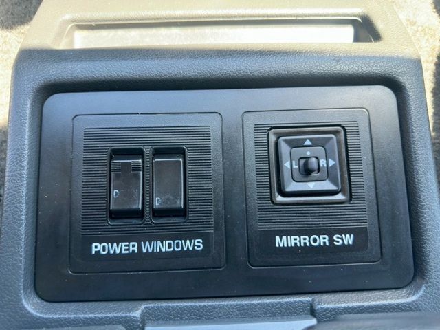 8人座廂型車 /巡跡防滑/倒車雷達/前霧燈/雙安全氣囊  第16張相片