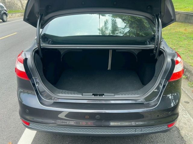 8萬里程 一手車  便宜代步車 定速、天窗、恆溫  歡迎來店賞車  第14張相片