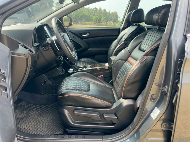 魅力型 原版件~I-key 360環景 換檔撥片 6具安全氣囊 電動尾門 倒車影像 藍芽  第6張相片