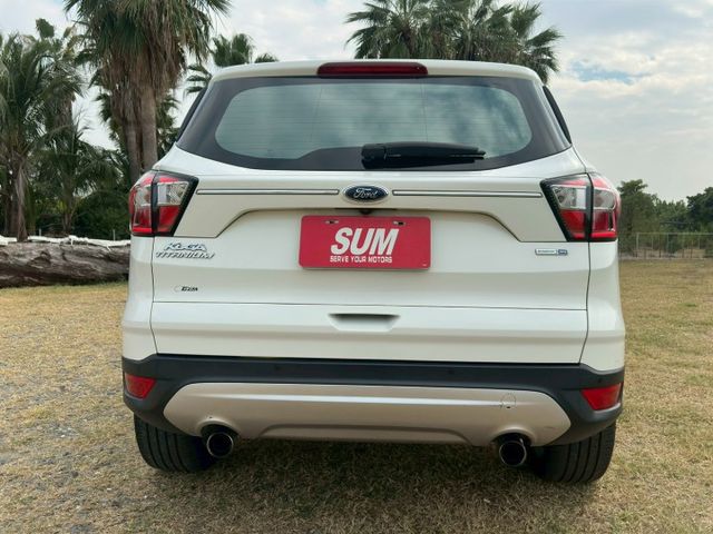 旗艦版 4WD 免鑰匙 定速 自動停車  ACC跟車  恆溫 車道偏移警示  第2張相片