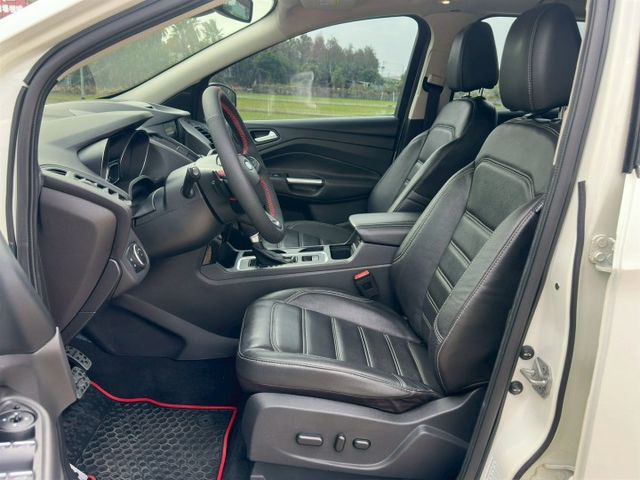 旗艦版 4WD 免鑰匙 定速 自動停車  ACC跟車  恆溫 車道偏移警示  第6張相片