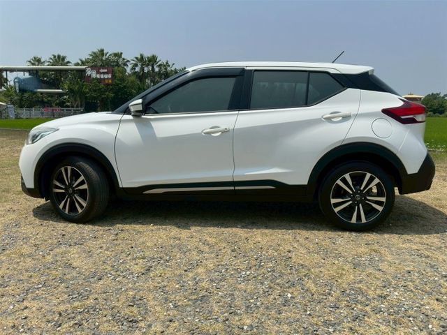 Kicks 小型休旅車  靈巧車身  省油  安全性高  第6張相片