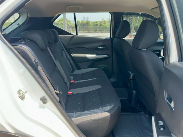 Kicks 小型休旅車  靈巧車身  省油  安全性高  第10張相片