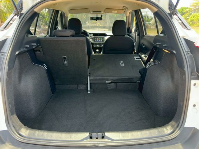 Kicks 小型休旅車  靈巧車身  省油  安全性高  第12張相片