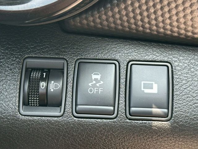 Kicks 小型休旅車  靈巧車身  省油  安全性高  第15張相片