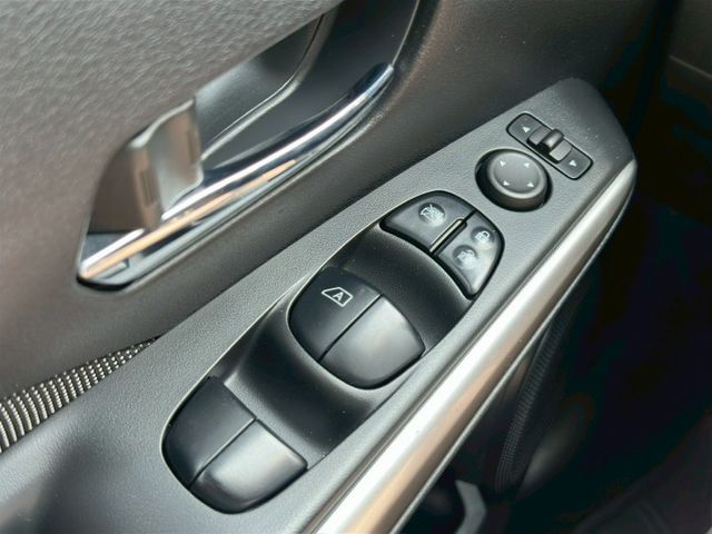 Kicks 小型休旅車  靈巧車身  省油  安全性高  第16張相片