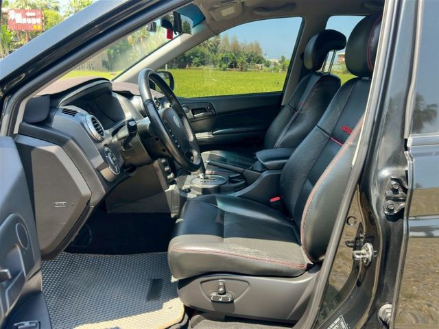 雙廂五人座 皮卡  4WD  工作、露營都實用  定速 方向盤換檔鍵   安卓機 倒車影像 衛星導航  第7張相片