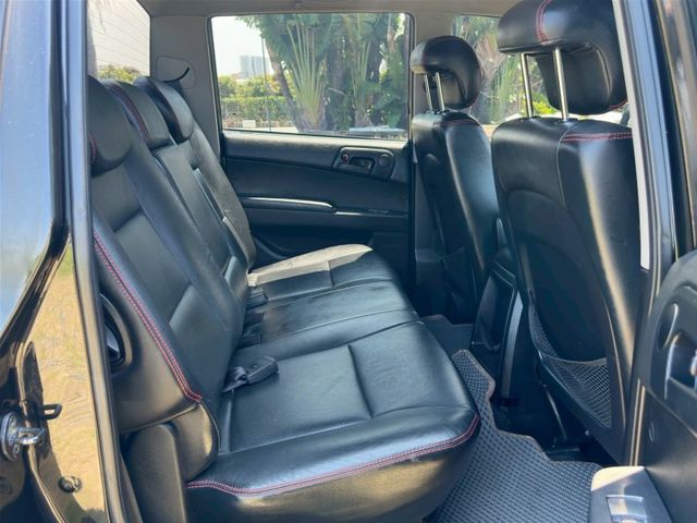 雙廂五人座 皮卡  4WD  工作、露營都實用  定速 方向盤換檔鍵   安卓機 倒車影像 衛星導航  第8張相片