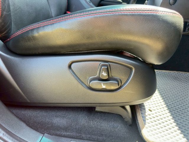 雙廂五人座 皮卡  4WD  工作、露營都實用  定速 方向盤換檔鍵   安卓機 倒車影像 衛星導航  第11張相片