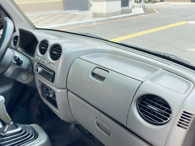 發財小貨車 1.3CC 可改裝行動餐車 創意市集商機無限 可貸款輕鬆繳 月付4000元  第10張相片