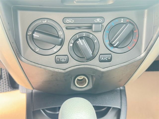 17年LIVINA 里程7萬~一手車  原版件  前後倒車雷達 / 倒車影像 / 衛星導航  第16張相片
