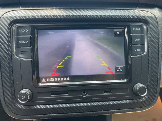 RS版 純正德國製造德國車 雙渦輪210匹馬力 F1式雙離合器+方向盤換檔快撥 數十萬精品 加大咖鉗  第11張相片