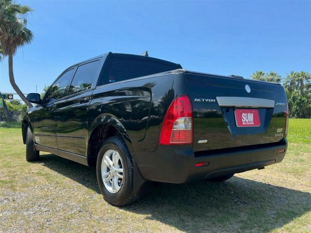 雙廂五人座 皮卡  4WD  定速 方向盤換檔鍵  倒車影像 衛星導航 ；若無舊換新 售價23.8萬  第6張相片