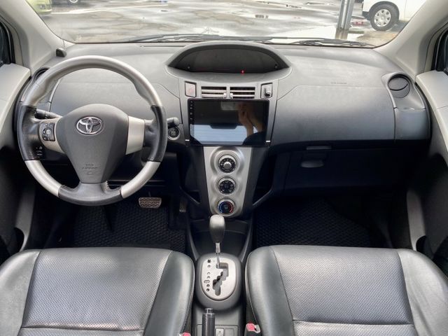 實車實價，Yaris G版~免鑰匙、安卓機、音響快控鍵，認證好車  第5張相片