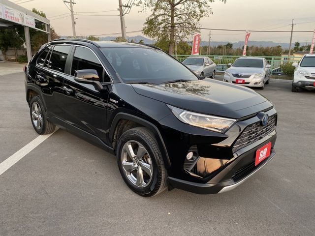 2020.12月出廠 RAV4 油電混合 旗艦版，雙認證 僅跑6萬 車況新，ACC跟車、環景影像、盲點偵測、電動尾門  第2張相片