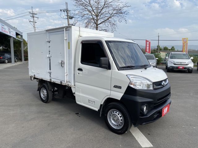 雙認證、原版件、保固不另加價。菱利 A190 自排貨車 箱式， 僅跑6萬公里，內裝新 無菸味，定速、盲點、感應頭燈  第2張相片