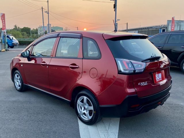 雙認證、保固不另加價。一手女用車，超省油、僅跑5萬，車況漂亮、內裝新，小車大空間  第4張相片
