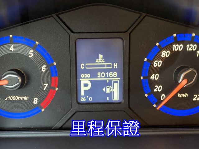雙認證、保固不另加價。一手女用車，超省油、僅跑5萬，車況漂亮、內裝新，小車大空間  第8張相片