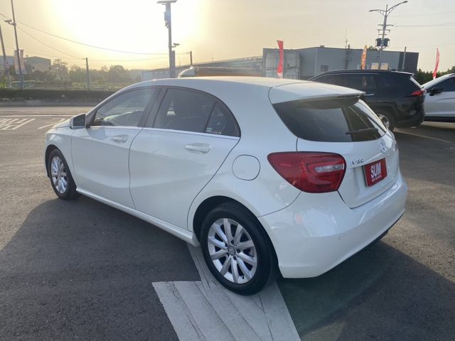 雙認證、實車實價。A180 一手車，全原廠保養，內裝新 車況超優  第4張相片