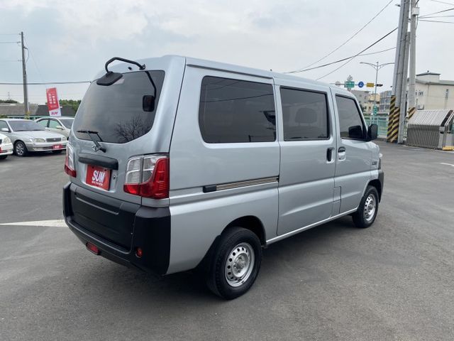 雙認證、原版件、實車實價、保固不另加價。菱利 A180 1.5 廂式 五人座 小貨車 僅跑5萬，內裝乾淨車況新  第3張相片