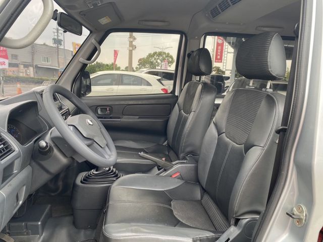 雙認證、原版件、實車實價、保固不另加價。菱利 A180 1.5 廂式 五人座 小貨車 僅跑5萬，內裝乾淨車況新  第6張相片