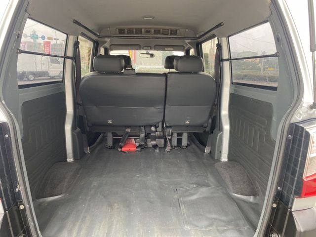 雙認證、原版件、實車實價、保固不另加價。菱利 A180 1.5 廂式 五人座 小貨車 僅跑5萬，內裝乾淨車況新  第10張相片