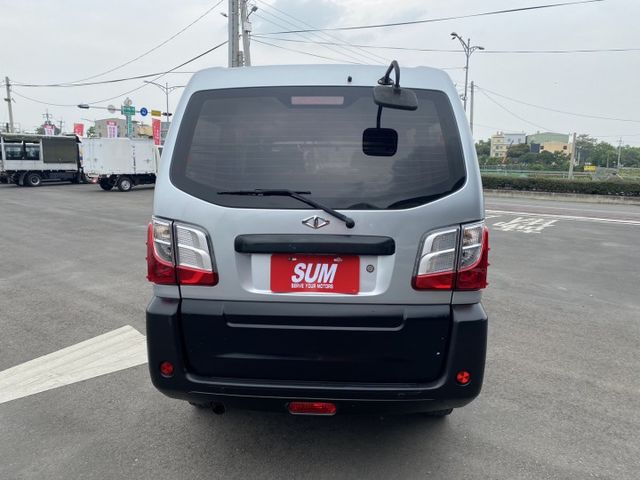 雙認證、原版件、實車實價、保固不另加價。菱利 A180 1.5 廂式 五人座 小貨車 僅跑5萬，內裝乾淨車況新  第12張相片