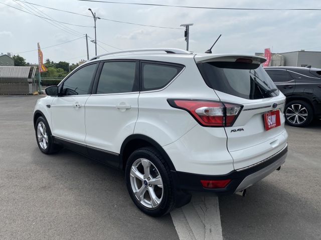 雙認證、實車實價、保固不另加價。KUGA 1.5時尚經典型，僅跑8萬，有全景天窗、電動尾門、盲點、導航、carpaly  第4張相片