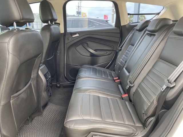 雙認證、實車實價、保固不另加價。KUGA 1.5時尚經典型，僅跑8萬，有全景天窗、電動尾門、盲點、導航、carpaly  第7張相片