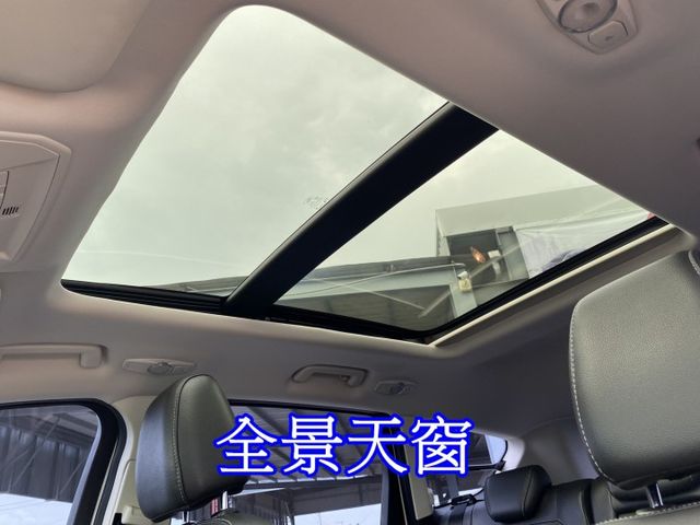 雙認證、實車實價、保固不另加價。KUGA 1.5時尚經典型，僅跑8萬，有全景天窗、電動尾門、盲點、導航、carpaly  第12張相片