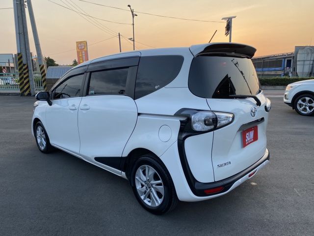 雙認證、實車實價、保固不另加價。SIENTA 1.8  一手車、原廠保養、僅跑3萬多，車況就像新車  第4張相片