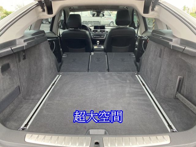 雙認證、實車實價，320GT 僅跑9萬，免鑰匙、全景天窗、電動尾門、衛星導航、雙電動座椅  第14張相片