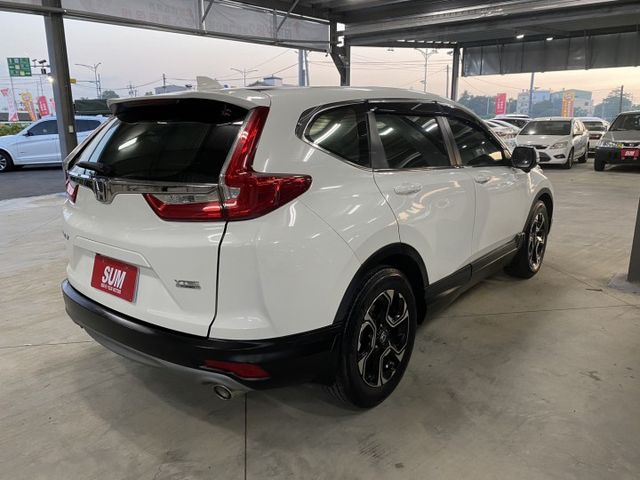雙認證、原版件、保固不另加價。CRV 1.5 實跑6萬，ACC跟車、車道偏移、衛星導航、換檔快撥  第3張相片