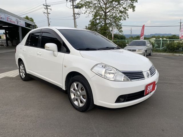 雙認證，原版件、實車實價，TIIDA 黑內裝，里程跑少 內裝新  第2張相片