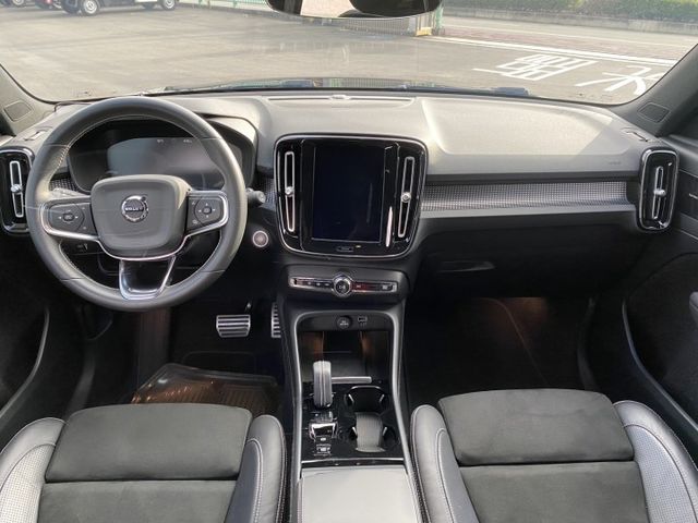 稀有頂規 2021年式 XC40 B5 新車價207萬，車主夫妻因外派國外工作釋出愛車，九成九新!  第5張相片