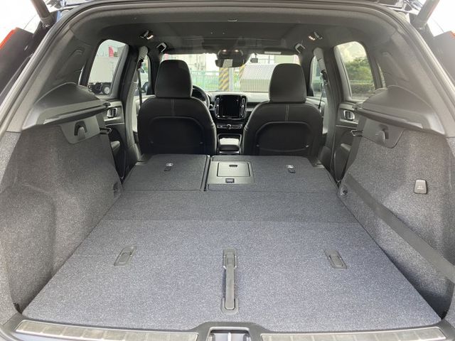 稀有頂規 2021年式 XC40 B5 新車價207萬，車主夫妻因外派國外工作釋出愛車，九成九新!  第15張相片