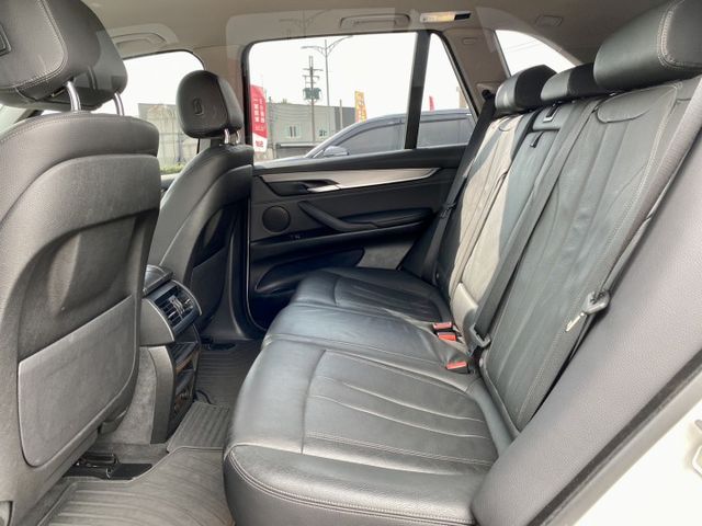 雙認證、全車原版件、實車實價。稀有車款 X5 30d 柴油，空力套件、卡鉗  第7張相片