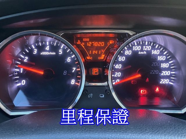 雙認證、實車實價。豪華版~免鑰匙、恆溫、抬頭顯示器，省油 小休旅大空間  第8張相片