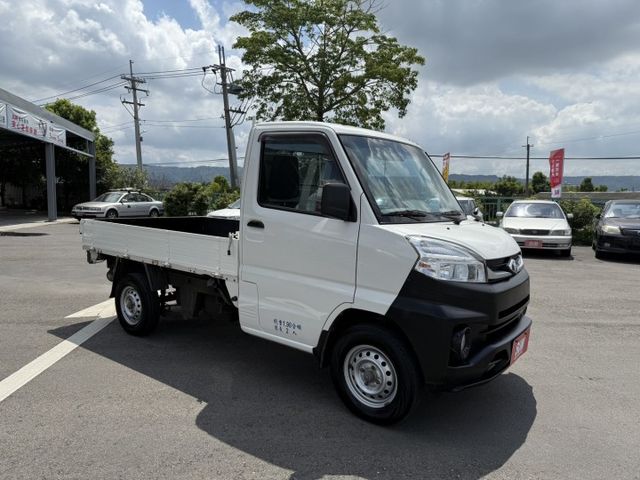 雙認證、原版件、實車實價、保固不另加價。菱利A190 自排小貨車，車斗新、內裝乾淨  第2張相片