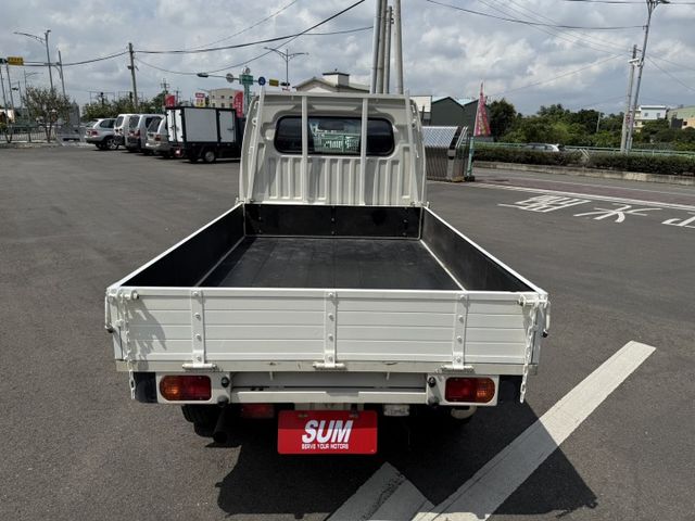 雙認證、原版件、實車實價、保固不另加價。菱利A190 自排小貨車，車斗新、內裝乾淨  第12張相片