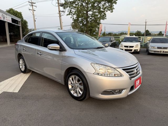 雙認證、原版件、實車實價。豪華版~免鑰匙、定速、分區恆溫、安卓機  第2張相片