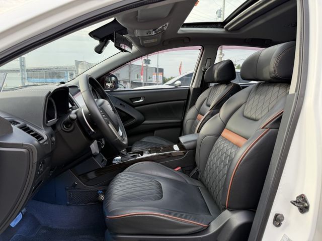 雙認證、實車實價、保固不另加價。魅力型~免鑰匙、環景、安卓機、carplay、定速、換檔撥片  第6張相片