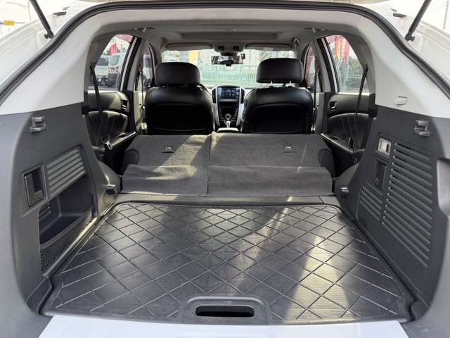 雙認證、實車實價、保固不另加價。魅力型~免鑰匙、環景、安卓機、carplay、定速、換檔撥片  第12張相片