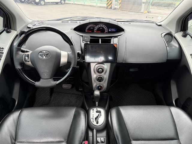 雙認證、實車實價，女用車，車況漂亮 內裝新，免鑰匙、升級音響 安卓機  第5張相片