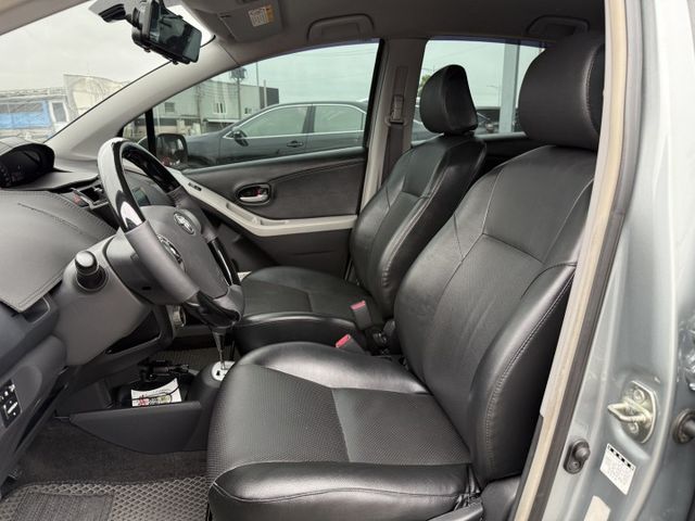 雙認證、實車實價，女用車，車況漂亮 內裝新，免鑰匙、升級音響 安卓機  第6張相片